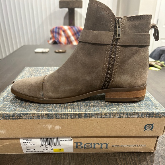 NIB Born Deya Boots in Color Natural - Picture 4 of 8